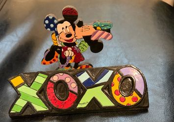 Romero Britto Mickey & Minnie XOXO Figurine