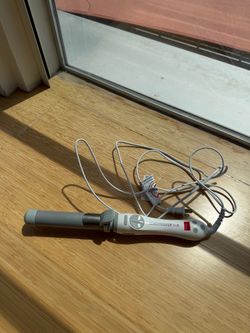 Beachwaver S1.25 Rotating Curling Iron — Automatic, Dual Voltage