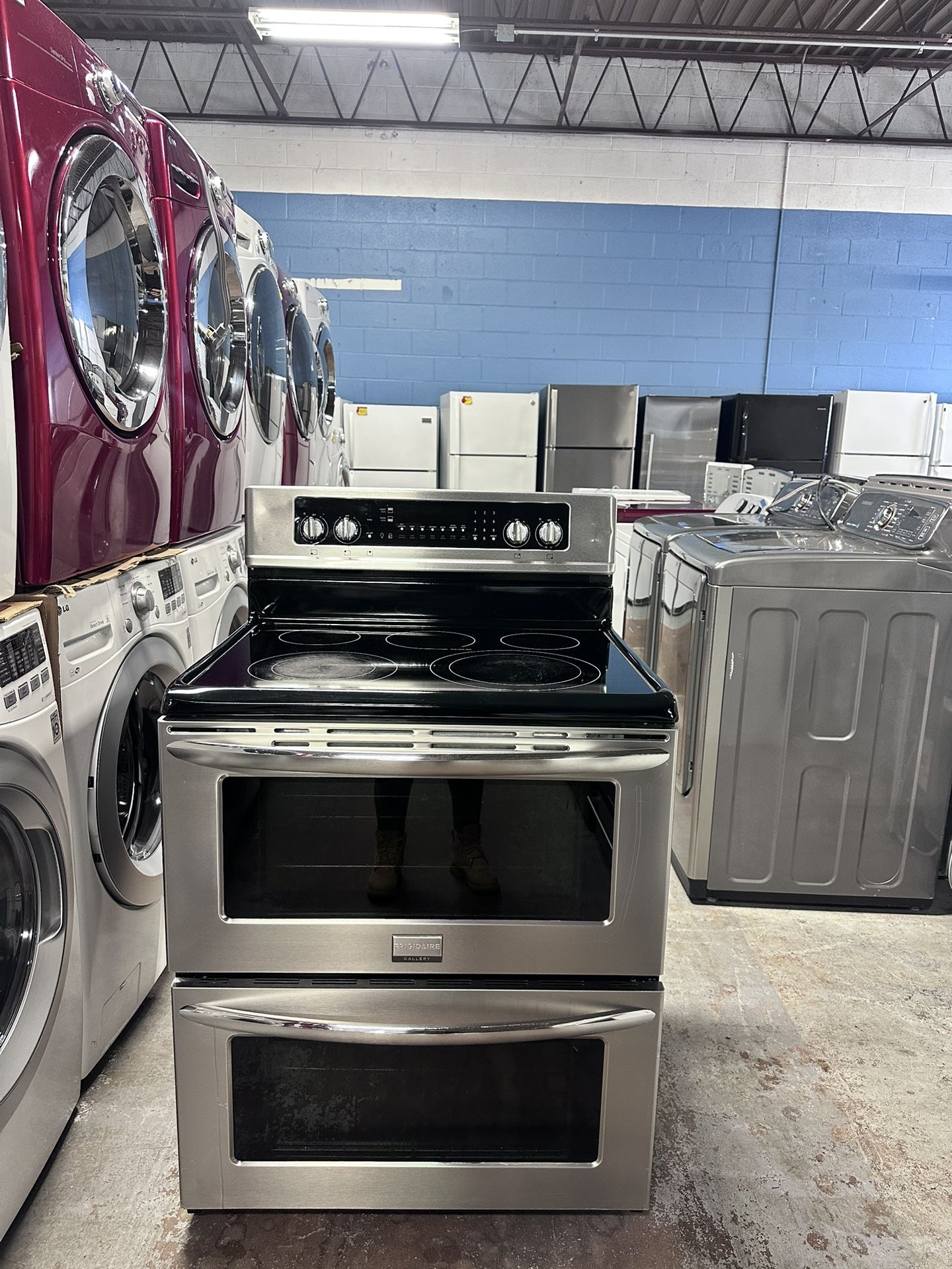 Frigidaire) Electric double oven range. Everything works perfectly, is spotless, and comes with a warranty.