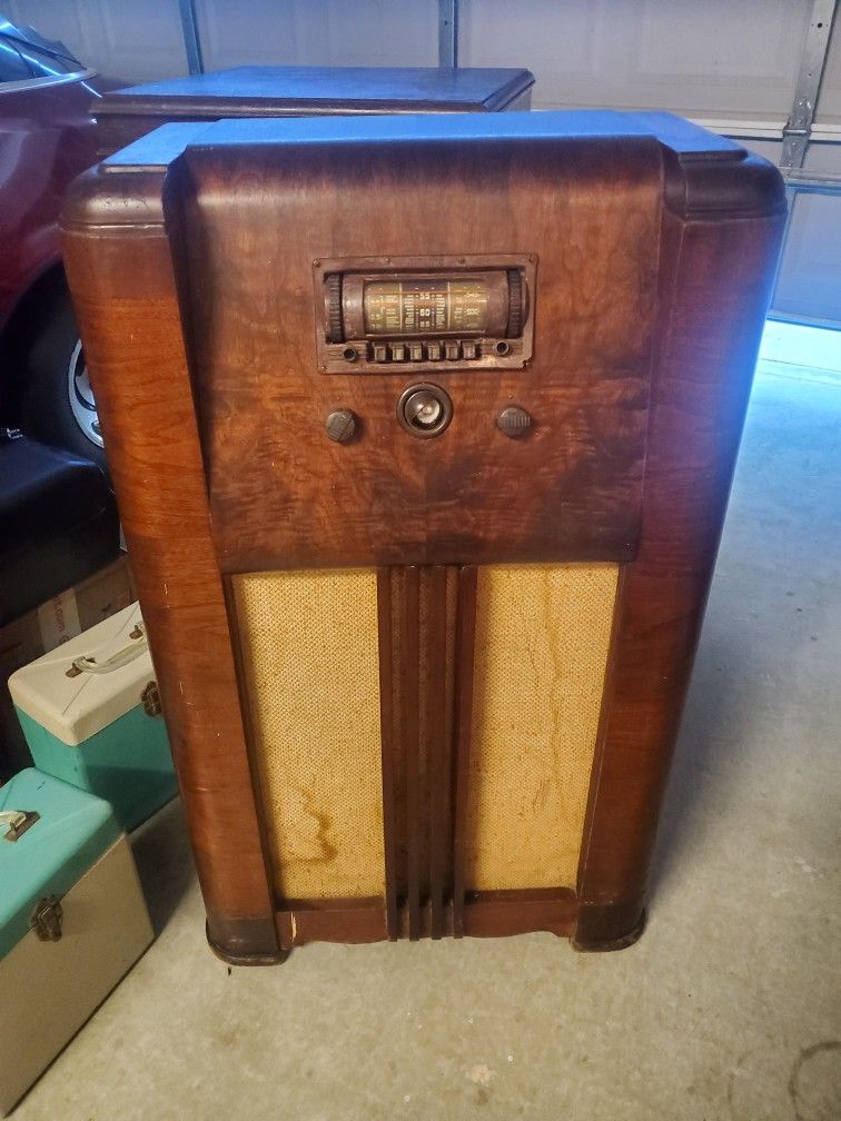 1930's AIRLINE MONTGOMERY WARDS ANTIQUE RADIO