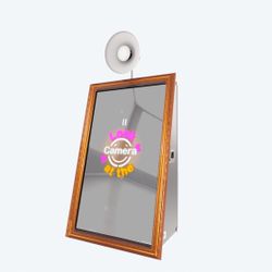 Like New Poto Me Mirror And iPad Photo Booth 