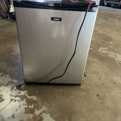 Sanyo Mini Fridge