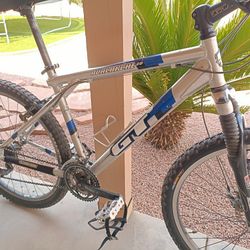 GT Avalanche 2.0 Mountain Bike