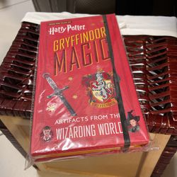 Harry Potter: Gryffindor Magic: Artifacts from the Wizarding World (Harry Potter Collectibles, Gifts for Harry Potter Fans) (Harry Potter Artifacts)