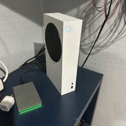 Xbox Series S With Charging Stand Controller And Extra Storage Devices!