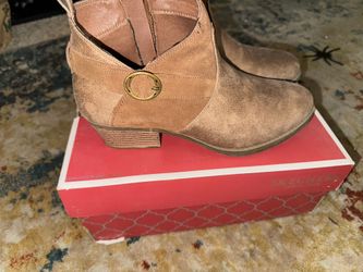 Skechers Women Boots