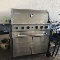 Brinkmann 6 Burner Grill and 1 Side Burner. Includes Side Cooler. Works Great. Needs a Little Cleaning. Stainless Steel. Brinkmann Gas Grill. BBQ.