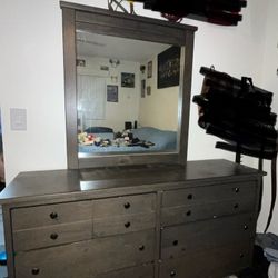 Dresser With Mirror 
