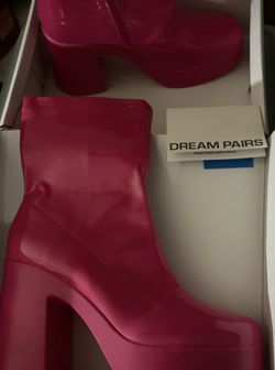 Dream Pairs Pink Platform Boots! NEW! SIZE 10! Located in Tarzana! 