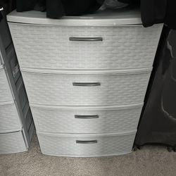 2 chests (gray)