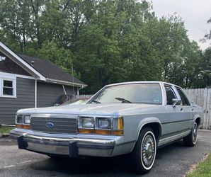 1990 Ford Crown Victoria