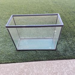 40 GALLON FISH TANK, EVERYTHING INCLUDED