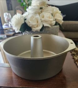 Nordic Ware Pound Cake /Angel Food Pan
