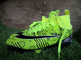 Soccer cleats us size 3youth
