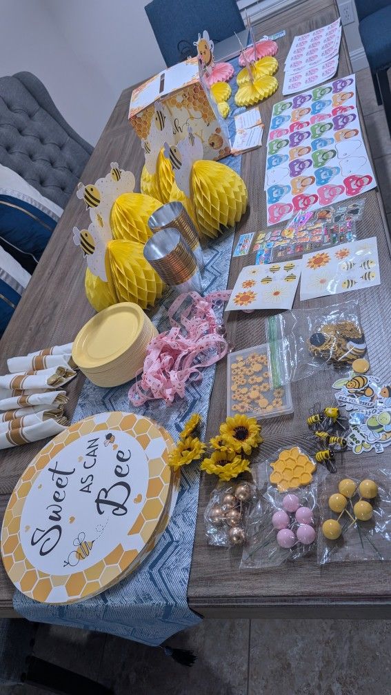 Baby Bee Baby shower Decorations 