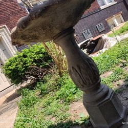 BEAUTIFUL STONE BIRD BATH