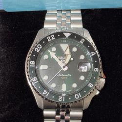 Seiko SSK035 5 Sports SKX GMT 42.5mm - Green on Bracelet