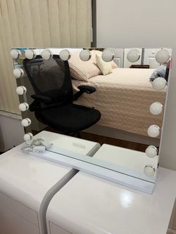 Hollywood Vanity Mirror with Lights + Bluetooth