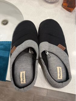 NEW MENS SLIPPERS 11-12