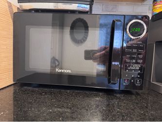 Kenmore 900W .9cu Microwave
