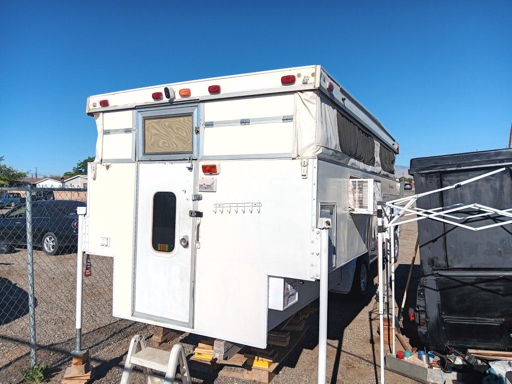 Palomino Pop Up Camper Like NEW!