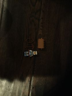 Mincraft LEGO guy plus 2 weapons plus chest