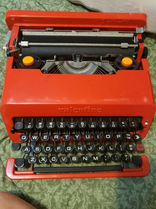 Vintage 1970's Valentine Olvetti typewriter
