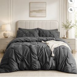 Gray Queen Size Pintuck 7-Piece Comforter Set