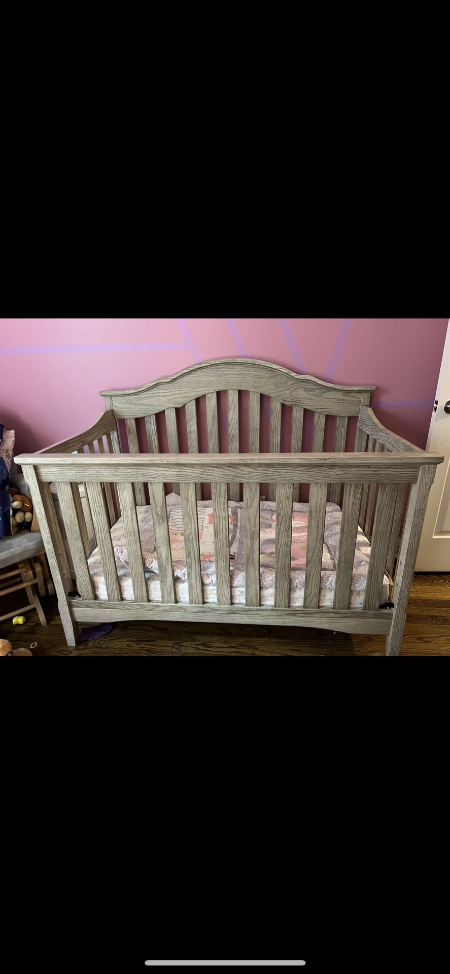 Gently used 6 in 1 Convertible Crib/Toddler bed