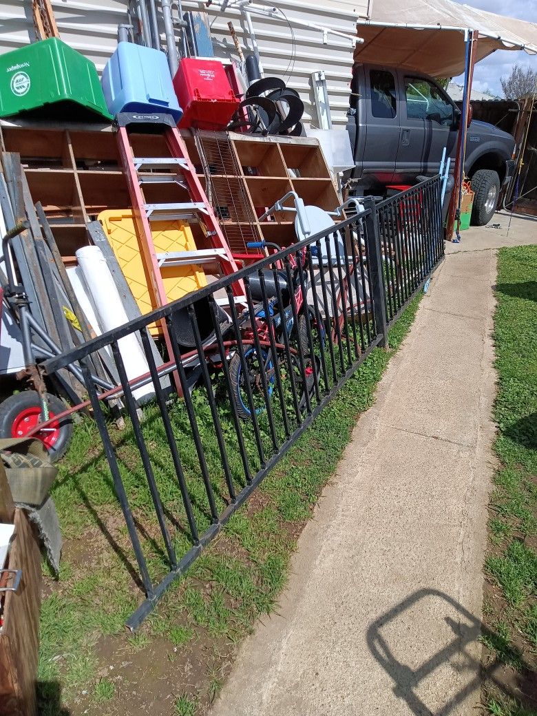 Gate