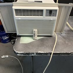 GE 6000-BTU Air Conditioner With Remote Works Excellent!