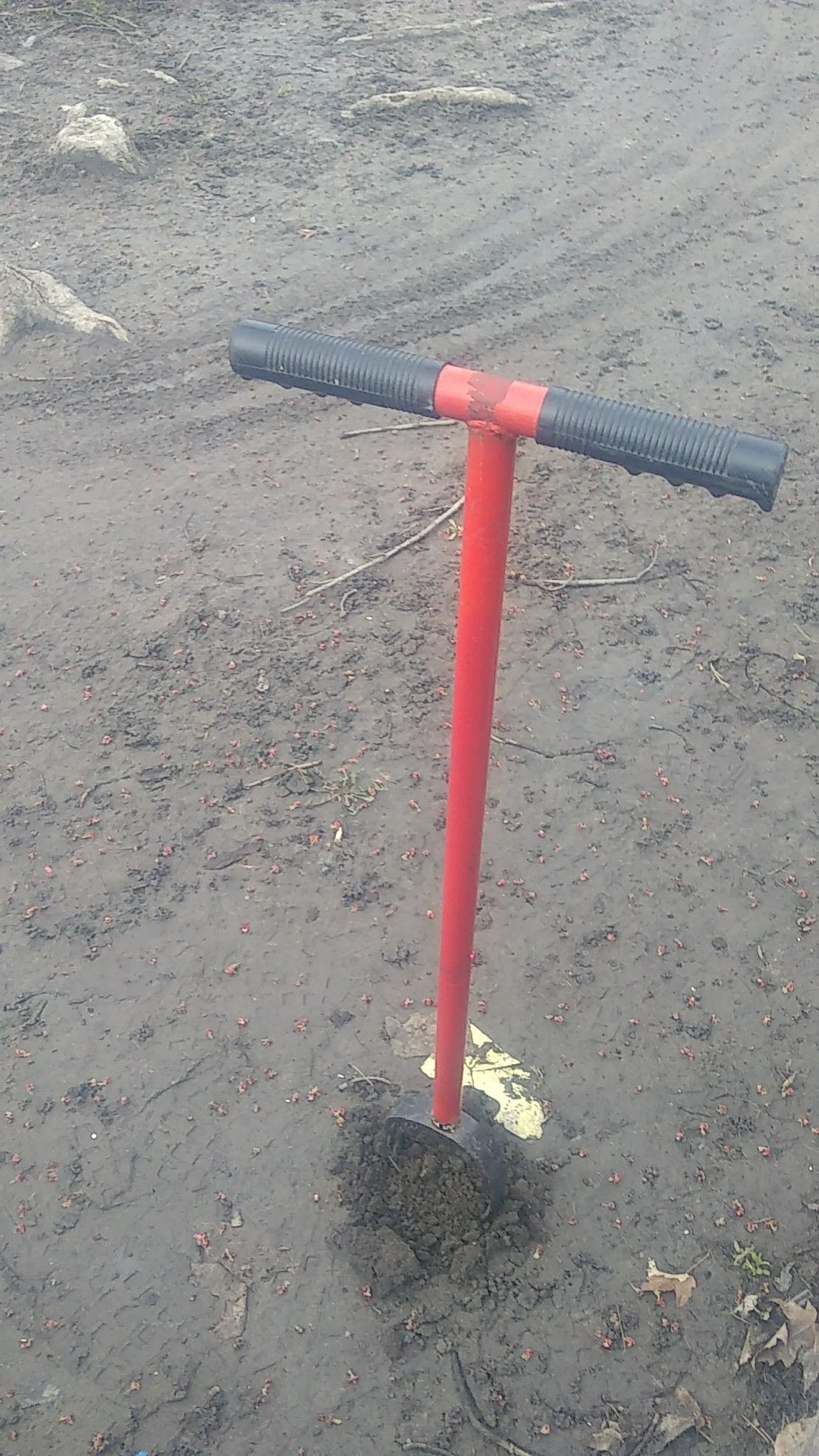 Hand auger,30",use to plant flowers in ground. Works good.