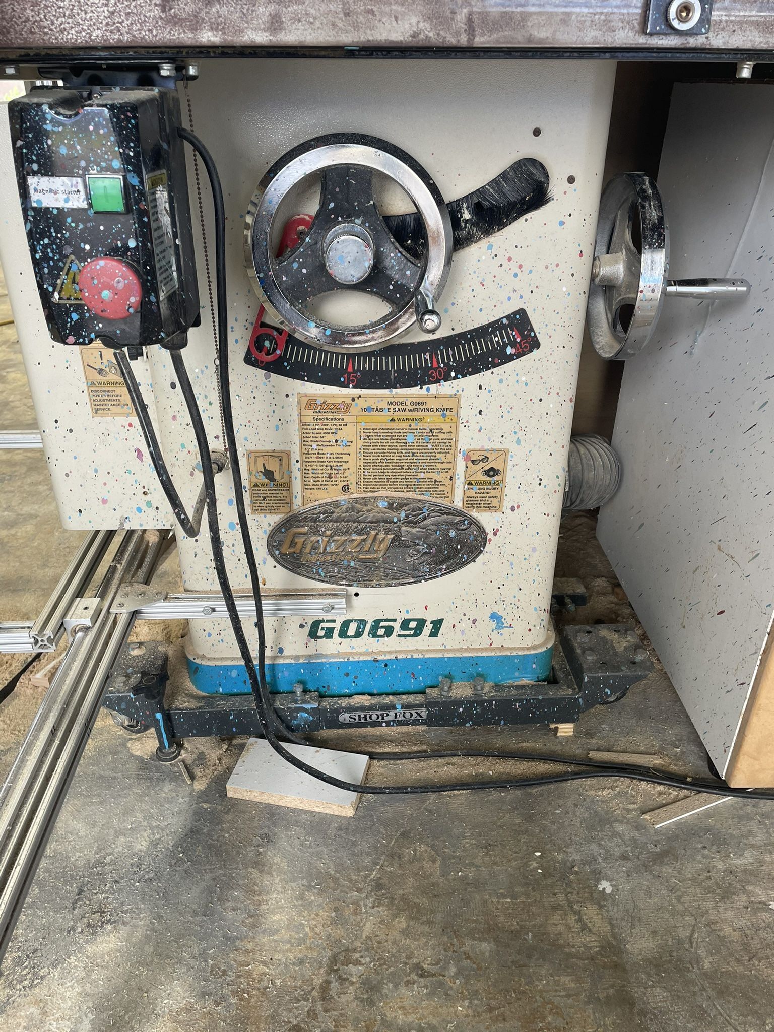 Grizzly Table Saw And Saw Dust Collection
