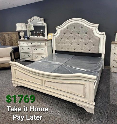 REALYN CHIPPED WHITE PANEL BEDROOM SET