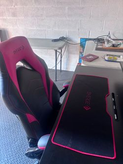 Emerge Red & Black Gaming Chair & Table with table mat LIKE NEW