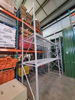 Light duty pallet rack