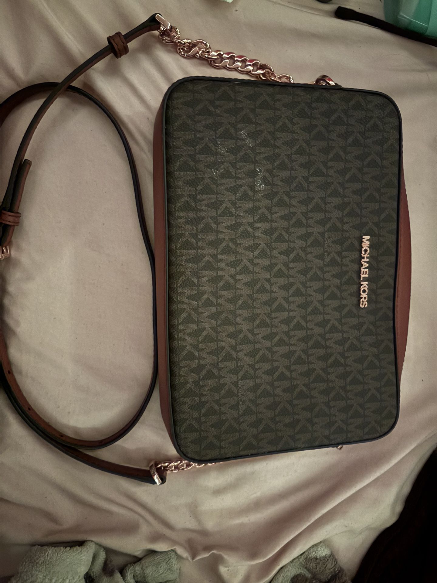 Micheal Kors Womens Purse - Jet Set Large Printed Logo Crossbody Bag