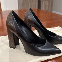Louis Closed Toe Heels Best Offer!!!!