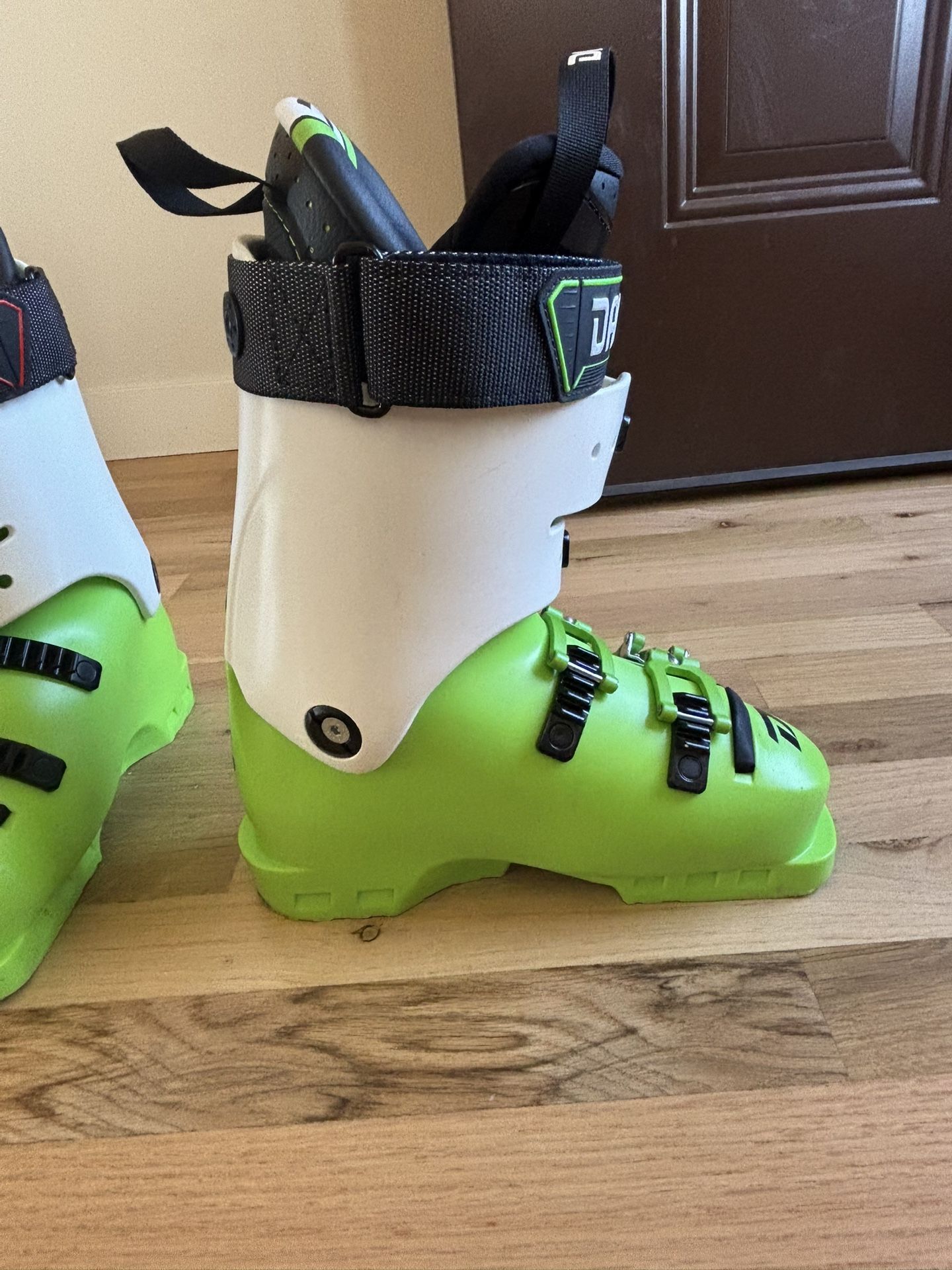 Women’s Green Dalbello Ski Boot Size 4.5