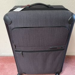 Tumi Short Trip 4 Wheeled Packing Case