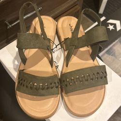 Sandals Size 9W