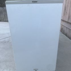 HAIER REFRIGERATOR 