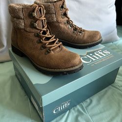 Women’s boots  6.5