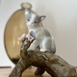 LLADRO Blossoms for the Kitten Cat Figurine