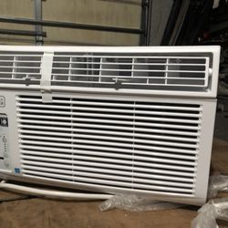 BRAND NEW BLACK AND DECKER AC UNIT