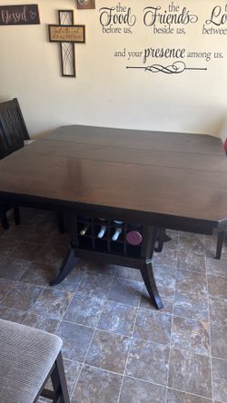 Very durable kitchen dining room table with 6 chairs