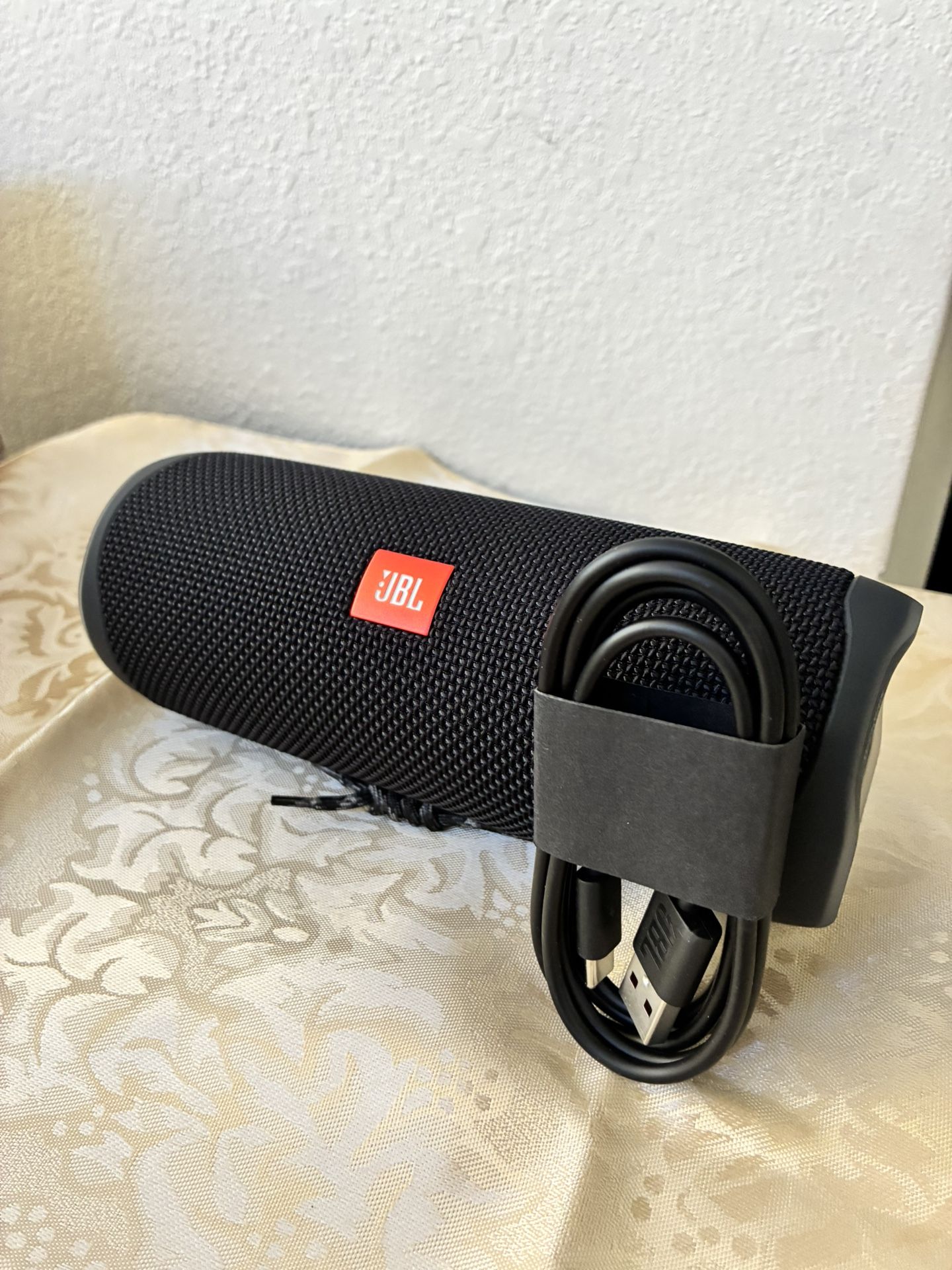 JBL Flip 5 Bluetooth Speaker (NEW)