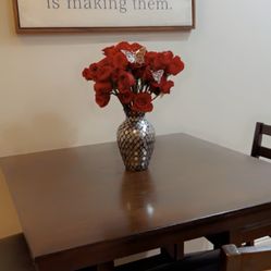 Kitchen table (4 chairs)