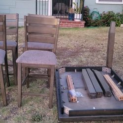 FREE TABLE
