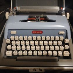Royal Typewriter 
